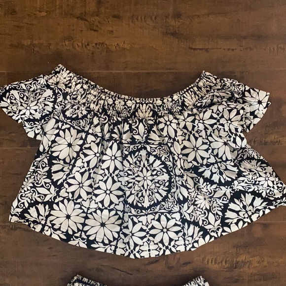 Maeve 2 Piece Set - Picture 2 of 5